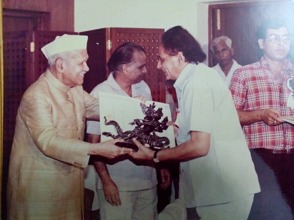 Mananiya Pradhanmantri Shri Atal Bihari Vajpayee ji, Chanchal ji ki pustak ka vimochan karte hue